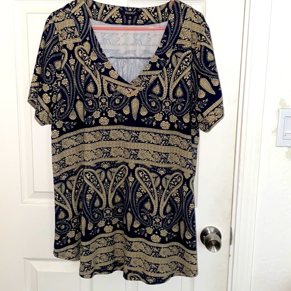Folunsi Tops - Folunsi Black & Tan V-neck